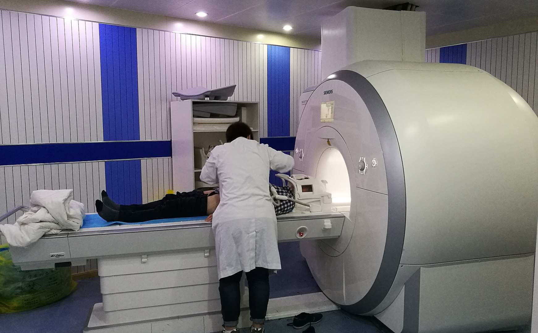 MRI scanner - NOUS Imaging