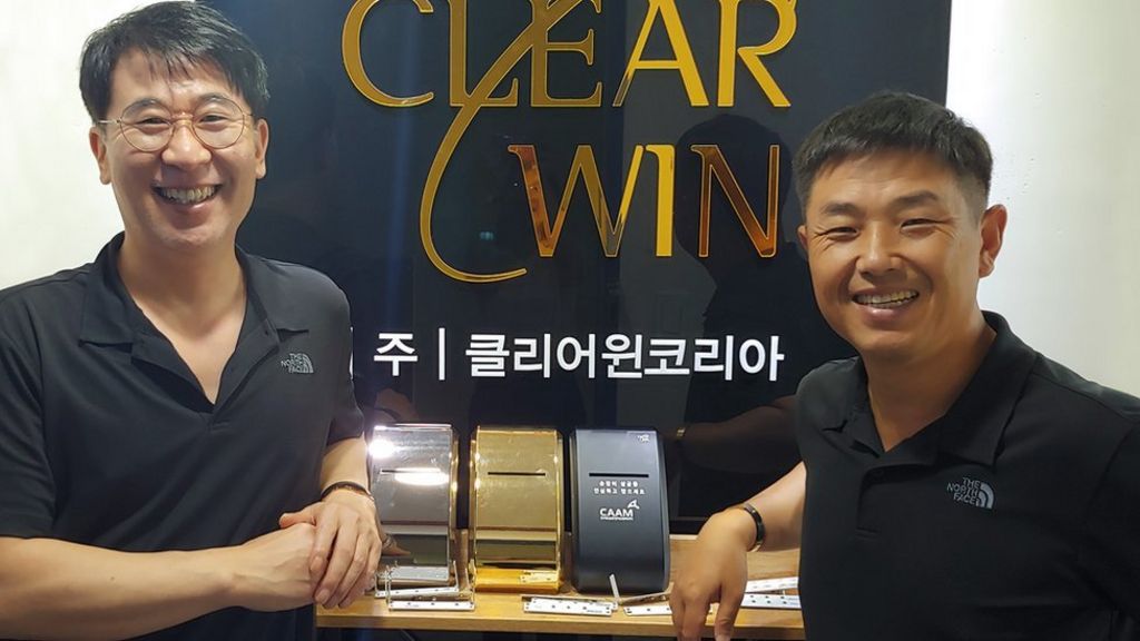 Kim Kyeong Yeon (left) and Kim Yoo Cheol with three of their Clear Win units